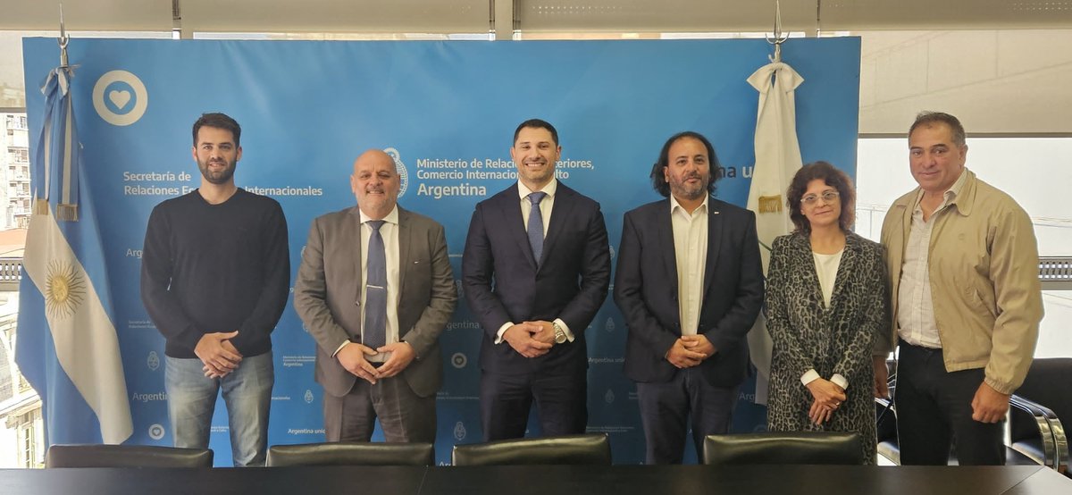 redcame's tweet image. REUNIÓN DE TRABAJO CON EL ÁREA DE DEPORTES DE CANCILLERÍA 

El consejero de #CAME, @Rhsosa, por @caefym y representante del sector Cámaras Sectoriales de la entidad, se reunió con Juan Carlos Pignataro, coordinador de Deportes de la Dirección de Promoción de Exportaciones de…