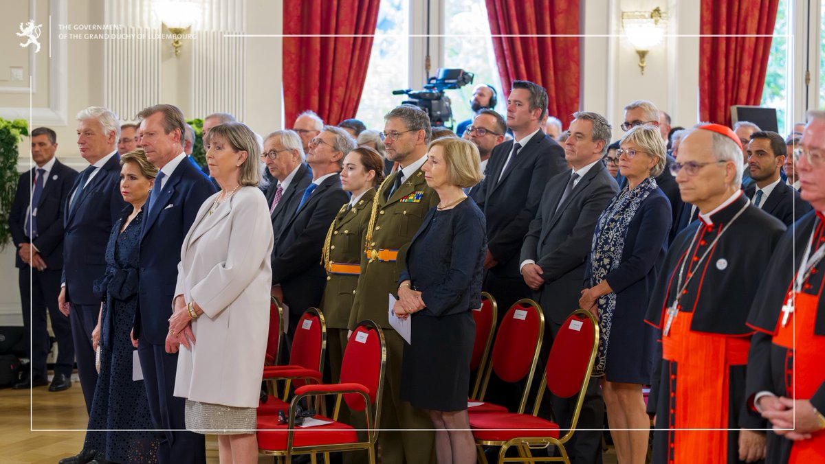 gouv_lu's tweet photo. Au Cercle Cité Sa Sainteté le Pape François a rencontré les autorités nationales et la population. | At the Cercle Cité His Holiness Pope Francis met national authorities and members of the public. ➡️ https://t.co/0GSeJYnZK3
#POPEinLU #gouvernementLU https://t.co/Aupl9uo6Pj