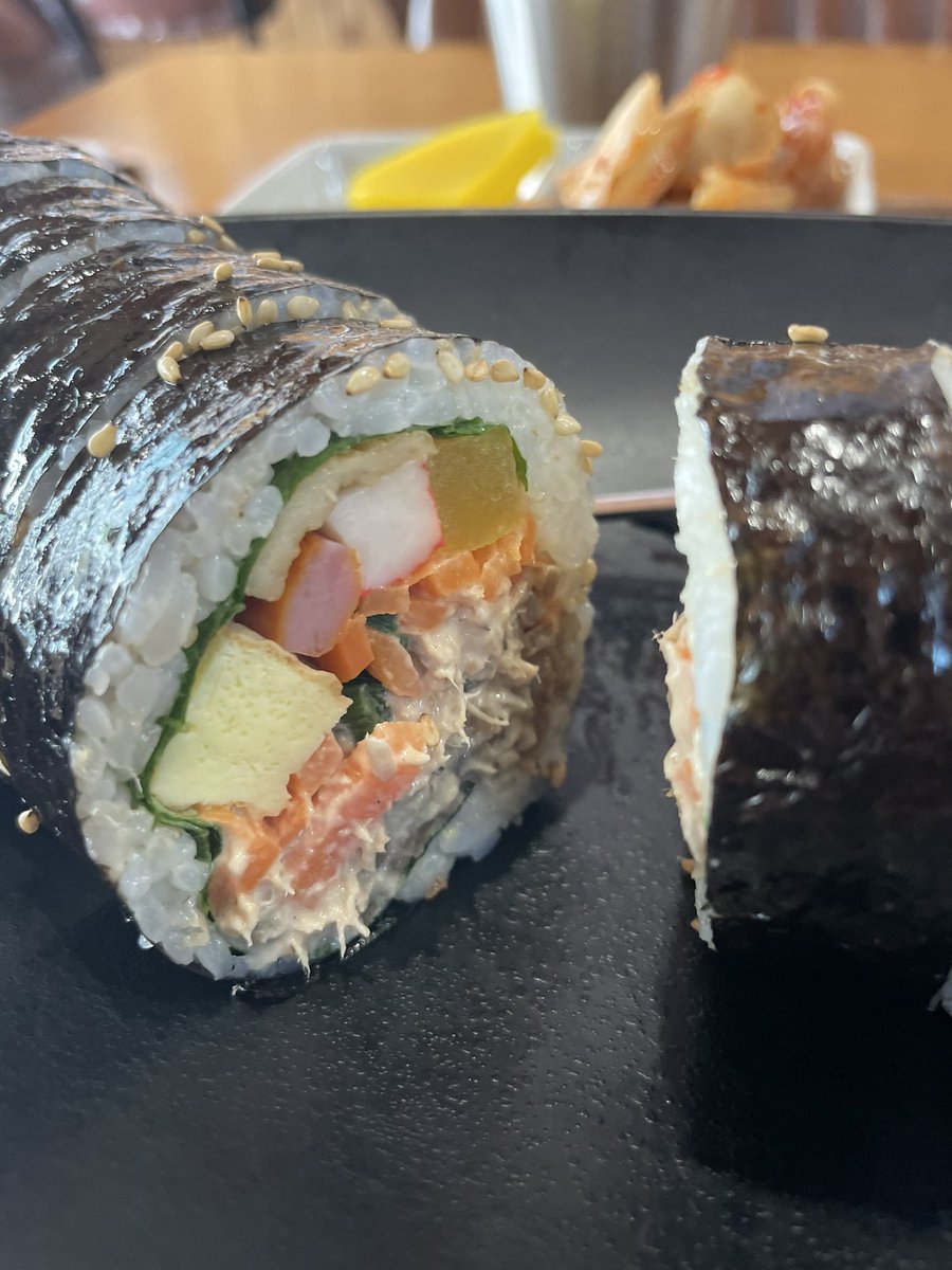 StephaneLagarde's tweet photo. Ce midi au déjeuner, un mega #Kimpap
( #Gimpap ), rouleau de riz aux légumes et au thon. Trop bon. #cuisinecoréenne https://t.co/GRvfSKgV4Y