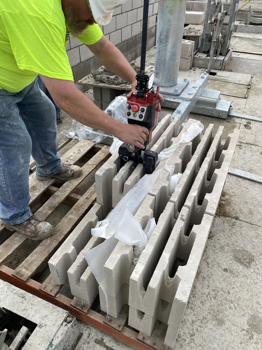builderbots's tweet photo. MZ💯 makes Omni-Block installation a breeze with an easy-to-use configurable gripper. Learn more about the MZ100 here >> https://t.co/7cYY7lghWZ
_
#BuildSmart #worksmarternotharder #masonrystrong #buildwithblock #masonry #MULEstrong #construction #masonrytools #omniblock https://t.co/qMOiJpT7pP