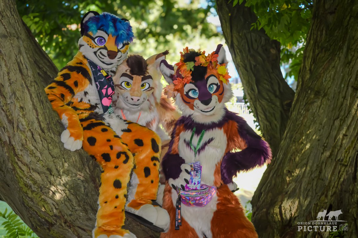 Die Eurofurence 28 war ein Riesenspaß! Vielen Dank für dieses wunderbare Abenteuer, vielen Dank an all die unglaublichen Spezien und Menschen die lange Zeit  nicht  mehr  gesehen hatte und mit denen ich einen Moment teilen durfte. Bis nächstes Jahr, Hamburg!