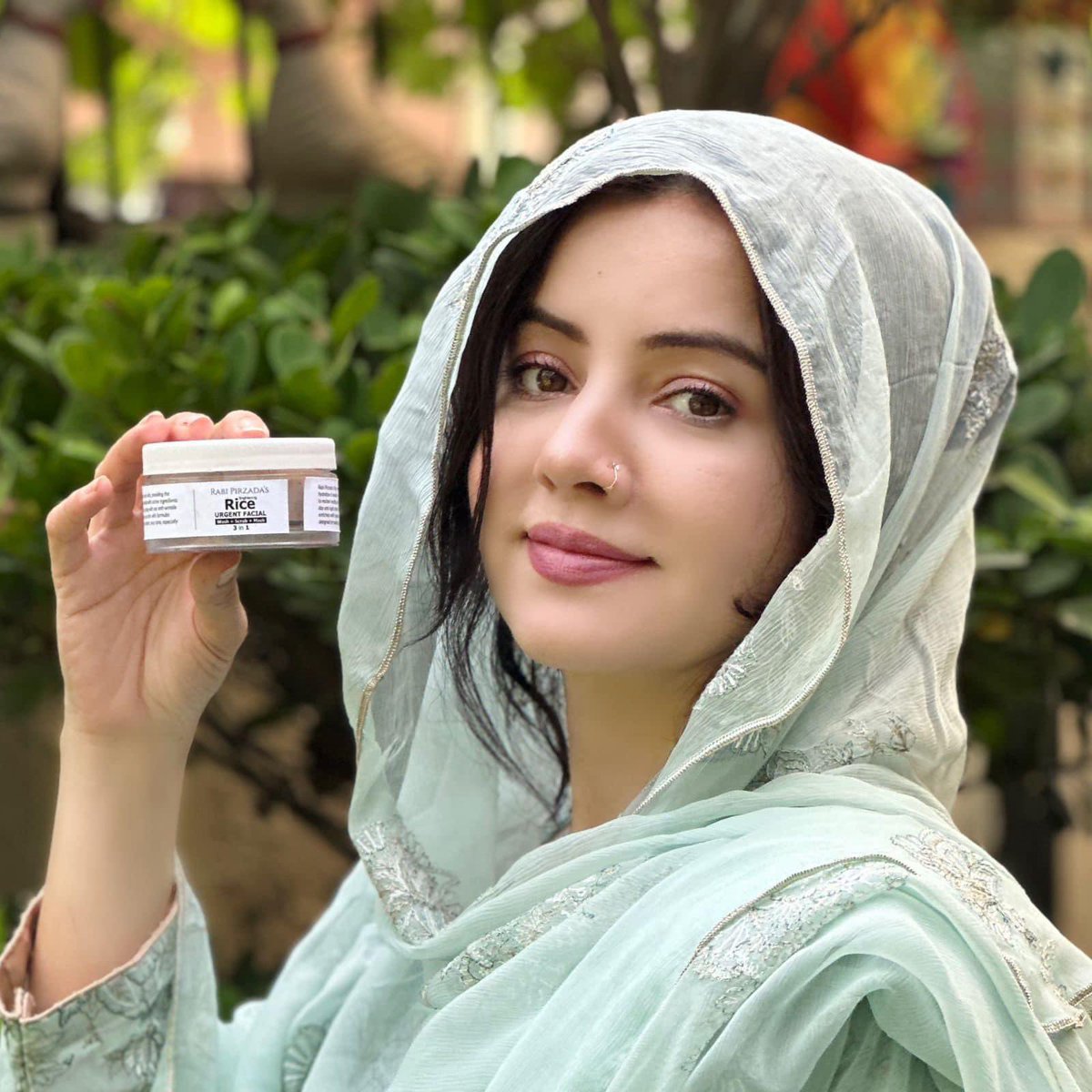 Rabipirzada's tweet photo. Unlock the secret to the Korean glossy Skin with our Rice Face Mask!
کورین چمکدار سکن کا راز ہمارا رائس فیس ماسک ضرور ٹرائی کریں!
#RiceMask #FaceWhitening #KoreanLook #RabiPirzadaSkinCare https://t.co/cfRN7ivUrc