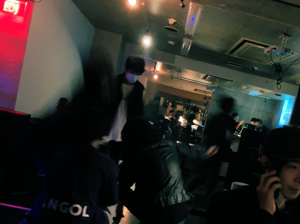 kamiu_god's tweet photo. 【お知らせ】

毎週月曜日、BLISS OUTさんで
バー営業させて頂けることになりました

シフクNOTEの元オーナー、松崎さんにもお願いしてシフクNOTEにあったDJ機材もお借りできることになりました‼️

僕にできる範囲でにはなりますが、また自分たちの遊び場を作り、守っていけたらと思ってます！ https://t.co/xPRIewVdFz