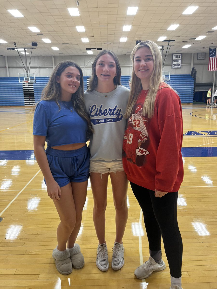 AaronNeeser's tweet photo. These three dominated the individual challenges the first 3 weeks of pre-season. Great job Rowan, Charlotte, and Anna!! #together https://t.co/fU5cxsvZva