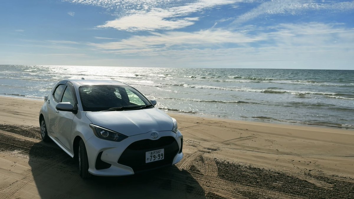tanopau1's tweet photo. レンタカーで千里浜なぎさドライブウェイ。砂浜を走れるだけでこんな楽しいんだな。
金沢海みらい図書館。館内撮影禁止だったから撮れなかったけど素敵すぎた。思わず1時間くらい本読んじゃった。 https://t.co/R8HJVcxY7b