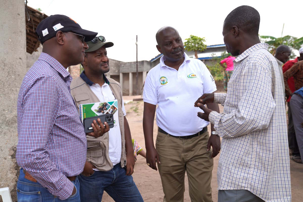 RwandAgriExport's tweet photo. On their mission to assess the execution of the #NAEB-implemented #PSAC Project, @IFAD consultants are conducting field visits to interact with beneficiaries and engage District authorities to gain insights into the project’s impact, challenges, and enhancement prospects https://t.co/W23AkLPvRk