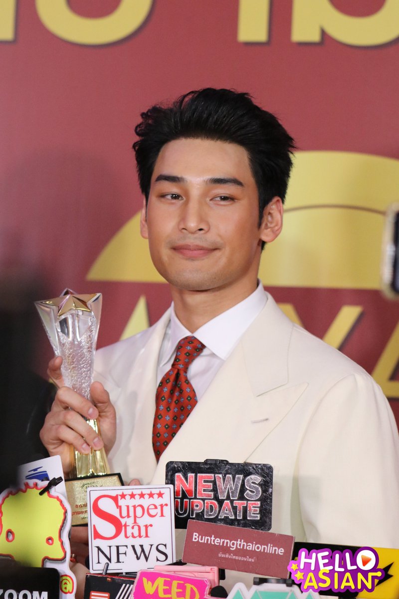ยินดีกับ "อาโป ณัฐวิญญ์ " สำหรับรางวัล "ดารานำชายยอดเยี่ยม สาขาภาพยนตร์" จากภาพยนตร์ แมนสรวง

#ApoNattawin 
#MAYATVAWARDS2024xManSuang
#MAYATVAWARDS2024