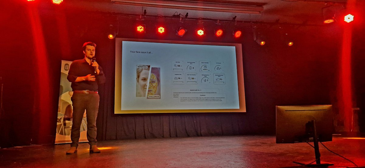 Digitale zorg brengt ook uitdagingen met zich mee.  Bij teleconsultaties zie je niet altijd de volledige patiënt. Lichaamstaal, stress, hartslag ... niet te zien via de webcam. 

Of wel? #bloomup en #intelliprove lezen via de webcam van je laptop of smartphone fysieke data uit.