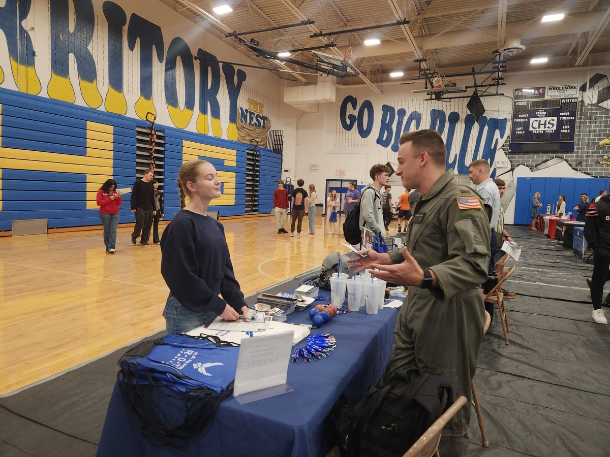 shs_guidedept's tweet photo. Thank you so much @FalconsCHS for hosting the College, Career, &amp; Military Fair. Our Strasburg Seniors and Juniors had a great time exploring their post secondary options! https://t.co/84bHTAY1sZ