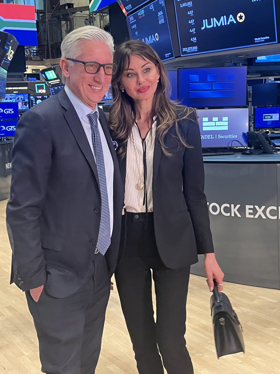 Skyline_CCG's tweet photo. 🏈 @Skyline_CCG Welcomes @NFL Super Bowl Champion @ChukkyBasics  to the @NYSE 

Yesterday was a monumental day for Skyline, as we had the honor of arranging a special visit for 2006 Super Bowl Champion Chukky Okobi at the #NewYorkStockExchange!

From exclusive interviews with @ModernWallSt, reporters from @TheStreet, and @FintechTvGlobal, to insightful conversations on leadership and resilience, Chukky delivered powerful perspectives that will inspire many. We were also thrilled to be joined by Oksana Lada, star of The Sopranos, who added even more excitement to the day.

A highlight of the event? Witnessing His Excellency @CyrilRamaphosa, President of South Africa, ring the NYSE closing bell. 🔔 🇿🇦

Stay tuned for more exciting updates, and a special shoutout to @BobPisani for his iconic presence in the room!

#Leadership #SuperBowlChampion #ChukkyOkobi #NYSE #SkylineCCG #OksanaLada #CyrilRamaphosa #CNBC #Investors #Interviews #WallStreet #SouthAfrica #InvestorRelations