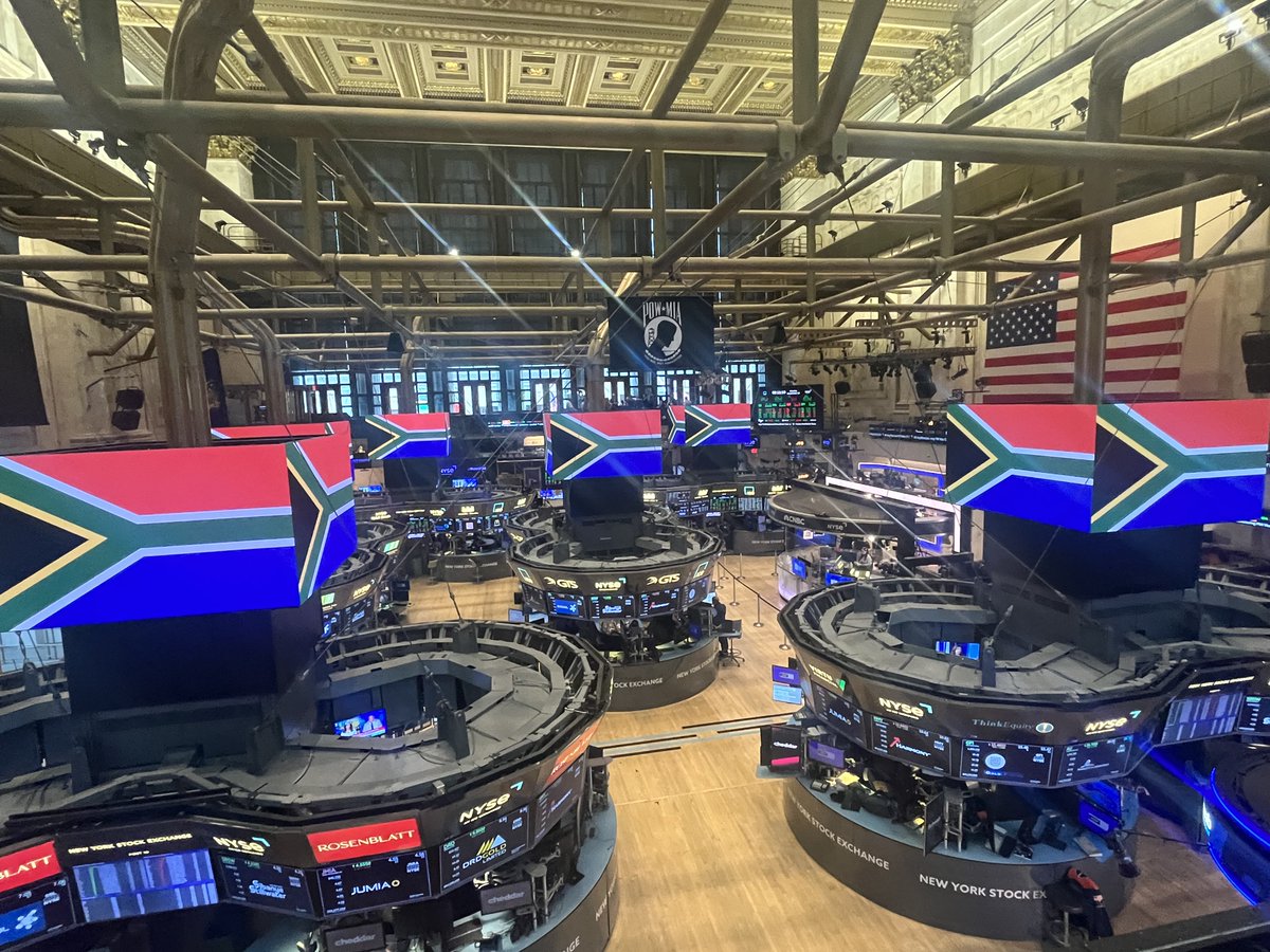Skyline_CCG's tweet photo. 🏈 @Skyline_CCG Welcomes @NFL Super Bowl Champion @ChukkyBasics  to the @NYSE 

Yesterday was a monumental day for Skyline, as we had the honor of arranging a special visit for 2006 Super Bowl Champion Chukky Okobi at the #NewYorkStockExchange!

From exclusive interviews with @ModernWallSt, reporters from @TheStreet, and @FintechTvGlobal, to insightful conversations on leadership and resilience, Chukky delivered powerful perspectives that will inspire many. We were also thrilled to be joined by Oksana Lada, star of The Sopranos, who added even more excitement to the day.

A highlight of the event? Witnessing His Excellency @CyrilRamaphosa, President of South Africa, ring the NYSE closing bell. 🔔 🇿🇦

Stay tuned for more exciting updates, and a special shoutout to @BobPisani for his iconic presence in the room!

#Leadership #SuperBowlChampion #ChukkyOkobi #NYSE #SkylineCCG #OksanaLada #CyrilRamaphosa #CNBC #Investors #Interviews #WallStreet #SouthAfrica #InvestorRelations