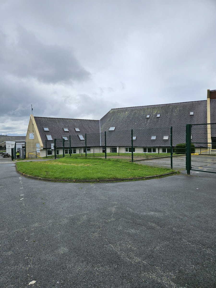 Bangor Uni's Schools & Colleges Liaison Team (@bangorunisl) on Twitter photo It was great being back with year 13 <a href="/YDNantlle/">YsgolDyffrynNantlle</a> this morning discussing personal statements. Thank you for giving Sera a warm welcome.
<a href="/BangorUni/">Bangor University</a>
#HigherEd It was great being back with year 13 <a href="/YDNantlle/">YsgolDyffrynNantlle</a> this morning discussing personal statements. Thank you for giving Sera a warm welcome.
<a href="/BangorUni/">Bangor University</a>
#HigherEd