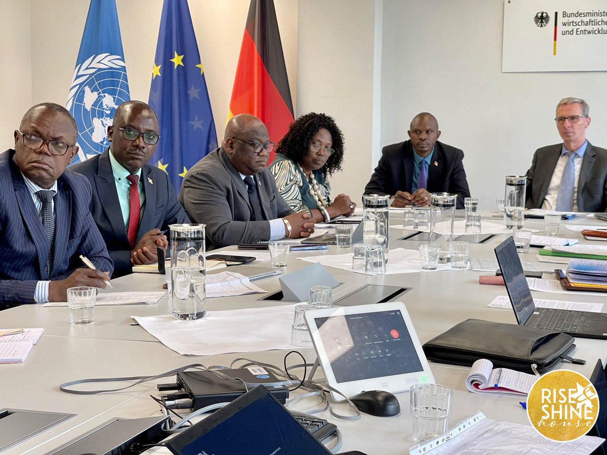 BMineagrie's tweet photo. Renforcemt de la coopération #COMIFAC-#Allemagne! Lors d'un atelier, les 2 parties ont fait le point sur les avancées en matière de préservation des forêts d'Afr. Centrale.
Objectif:un avenir durable pour nos forêts et nos communautés.
#Forêts #Climat #CoopérationInternationale https://t.co/yaPdTtYpbN
