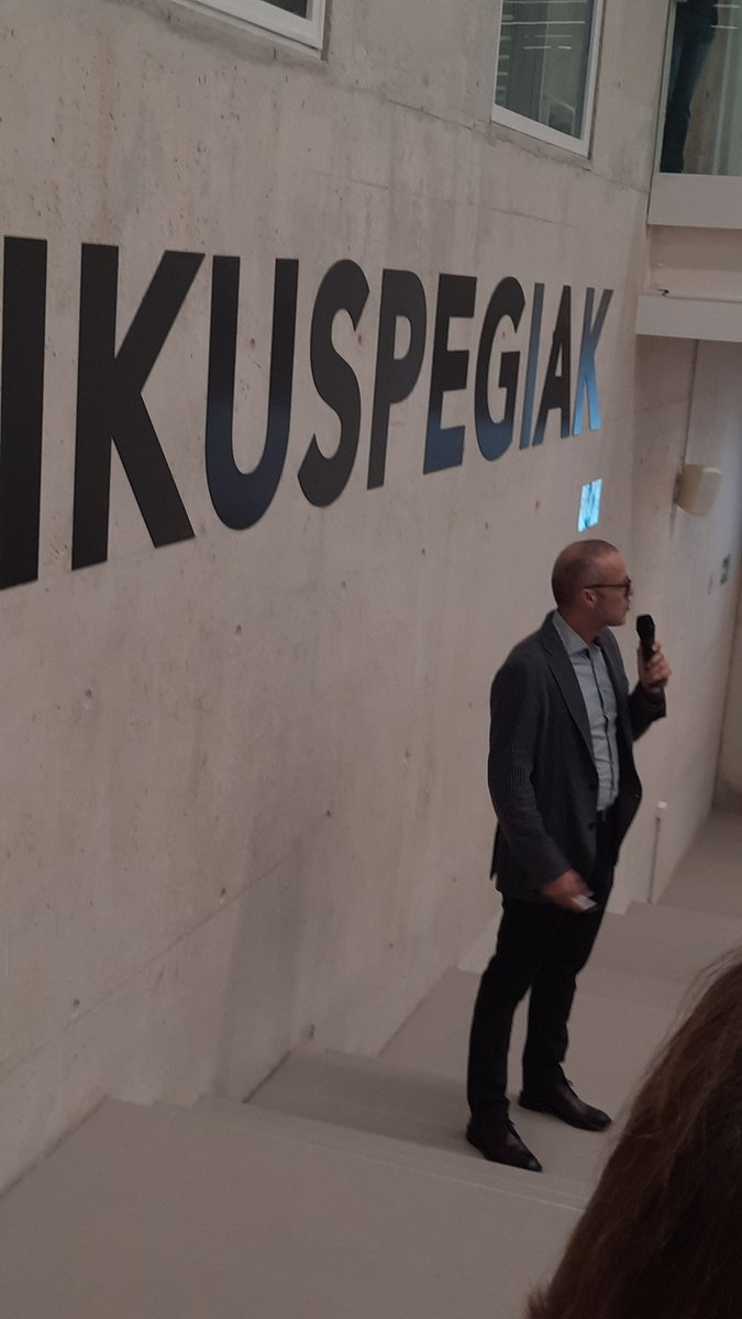 BibliotecaUpna's tweet photo. Conferencia inaugural "Arquitectura de la biblioteca: una oportunidad para transformar el modelo de servicio" de @I_Bonet_Archit
#Vbibliog9 #biblioespaciosg9 https://t.co/kenQppRUGY
