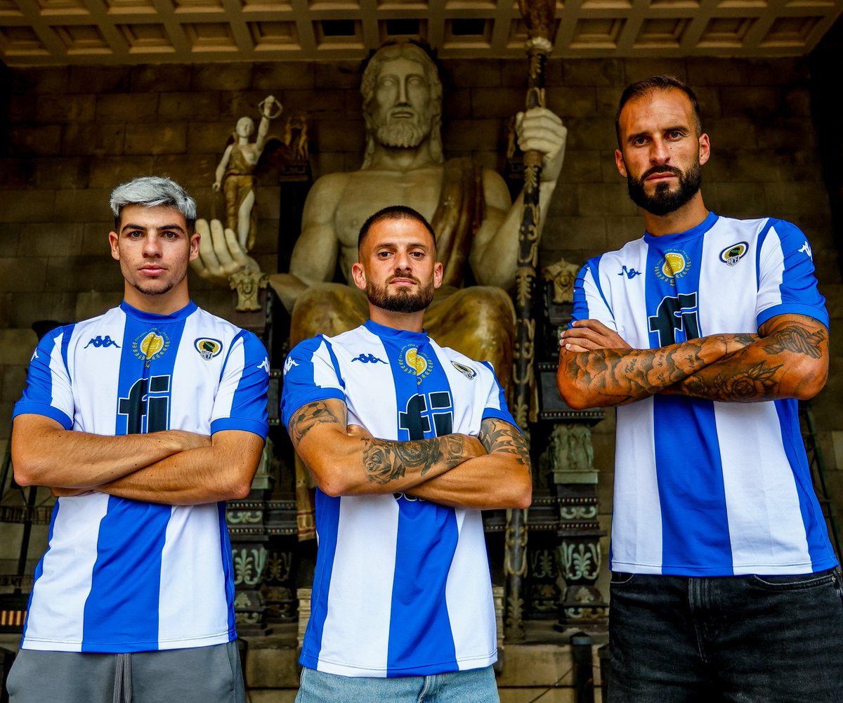 🤩👕 ¡¡𝗥𝗘𝗚𝗔𝗟𝗔𝗠𝗢𝗦 𝗟𝗔 𝗖𝗔𝗠𝗜𝗦𝗘𝗧𝗔 𝗗𝗘𝗟 𝗛𝗘́𝗥𝗖𝗨𝗟𝗘𝗦 𝗖𝗙!!

¿¿Cómo participar??

1️⃣ Sigue a <a href="/Primera_RFEF/">Primera Federación Versus e-Learning</a> y <a href="/cfhercules/">Hércules CF 💙🤍💯</a> en Twitter (X).

2️⃣ RT esta publicación.

3️⃣ Dinos en comentarios por qué mereces el premio.

El 1 de octubre, en el programa 6 de