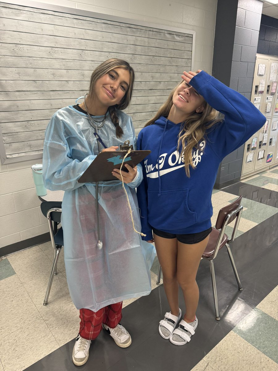 StrokotterWSMS's tweet photo. Medical Detectives sharing their disease knowledge and treatment plans!  Such smart MD’s! 
@WSMSwolves #WeAreWentzville https://t.co/XoEXkhsLa5