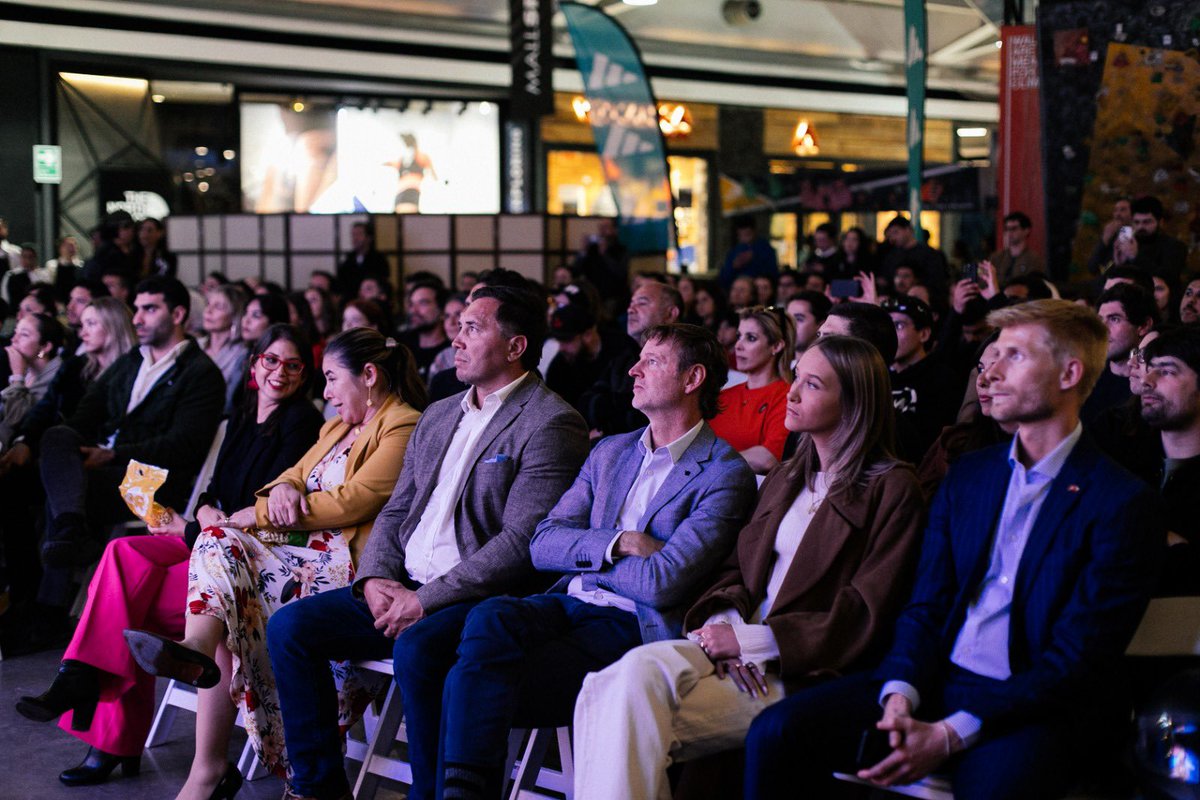 Gracias por la invitación al estreno de tu documental “11 segundos” <a href="/IgnaciaMontt/">Mª Ignacia Montt Bl.</a> 

Parte del trabajo de la Embajada es apoyar a generar conciencia sobre la diabetes en cooperación con <a href="/novonordisk/">Novo Nordisk</a> 🇩🇰🇨🇱