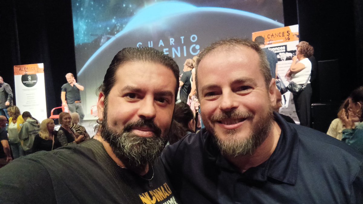 paranormal_lab_'s tweet photo. Coloquio de @navedelmisterio en @Alcances_Cadiz con los grandes @Luis_Uriarte_ (@FotoTour360), @FPCaballero y @LinaresAldo , moderados por Salvador Santos de @zona_historia . Tarde maravillosa ☺️ 
***
📸 John Pantoja 
#cuartomilenio #cadiz #misterio #paranormal #Septiembre #2024 https://t.co/D9nT8H8eIq