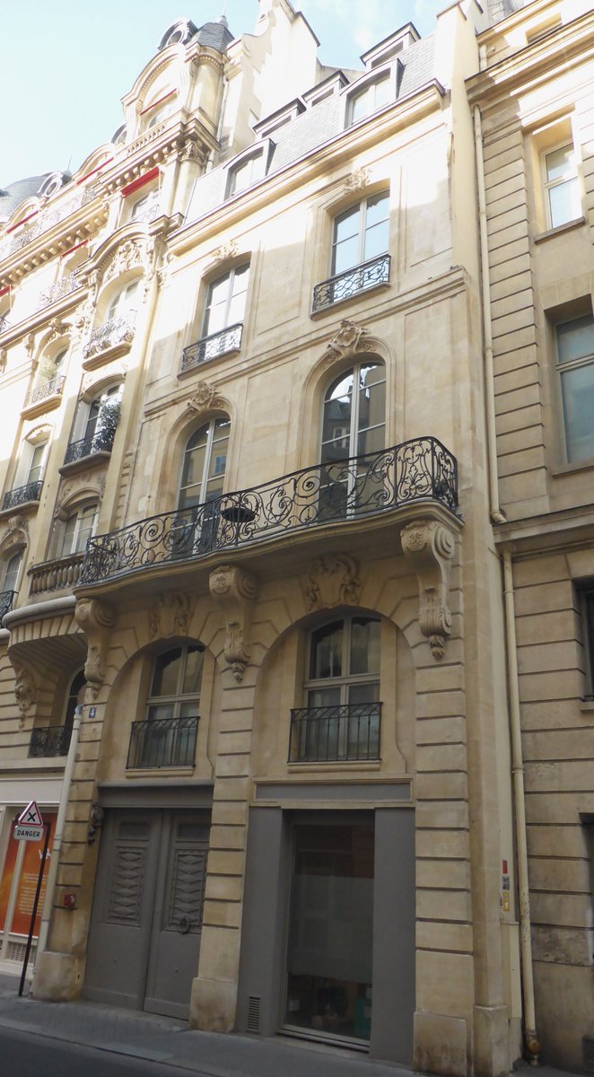 CachauPhilippe's tweet photo. 2024 est décidément une année faste pour le patrimoine des #Mansart à #Paris. Façades restaurées de l’hôtel de #MansartdeSagonne, rue La Feuillade et des Petits-Pères, remanié en 1750 sous couvert de sa maîtresse, la comtesse de #Crèvecœur. Intérieurs dénaturés ds les années 90. https://t.co/j5QpCvt1qc
