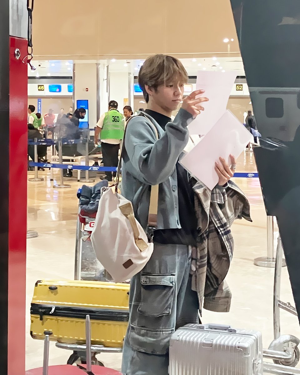 pluus_official's tweet photo. [◉°] PLUUS ZUPdate

Hello, SUM! It’s PLUUS JL’s flight to SoKor tonight 🥺 
It was a bittersweet moment but PLUUS and SUM are surely proud of you.

#PLUUSZUPdate #ZUPdate #PLUUS #AlwaysPLUUS https://t.co/RjNDKWVX3o