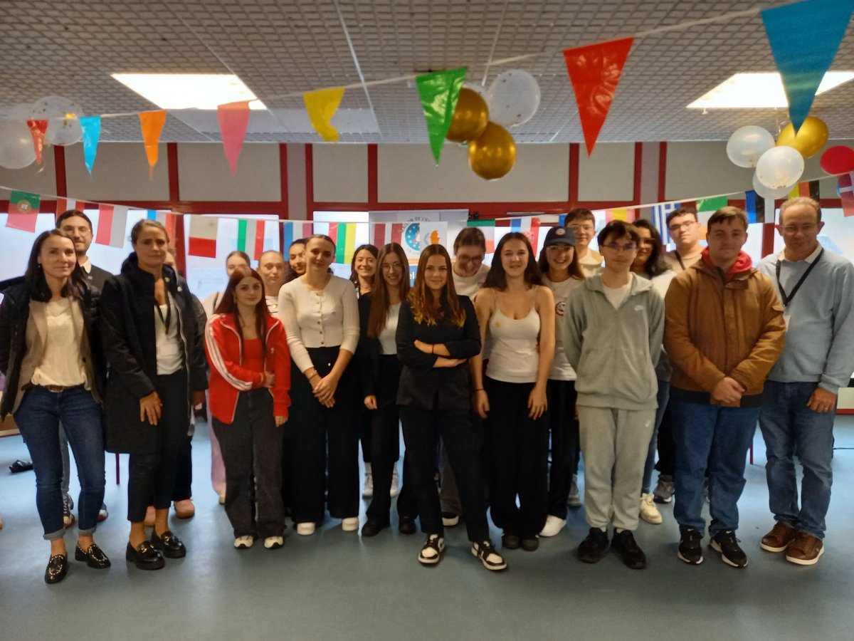davl_limoges's tweet photo. Forum de l #engagement au lycée D. Gay Bourganeuf.
Rencontre avec des jeunes enthousiastes et motivés pour s'engager dans leur établissement.👏
@aclimoges 
@Dsden23
@CAVL_Limoges 
@LPDelphineGay23 https://t.co/qSPP6Seq8k