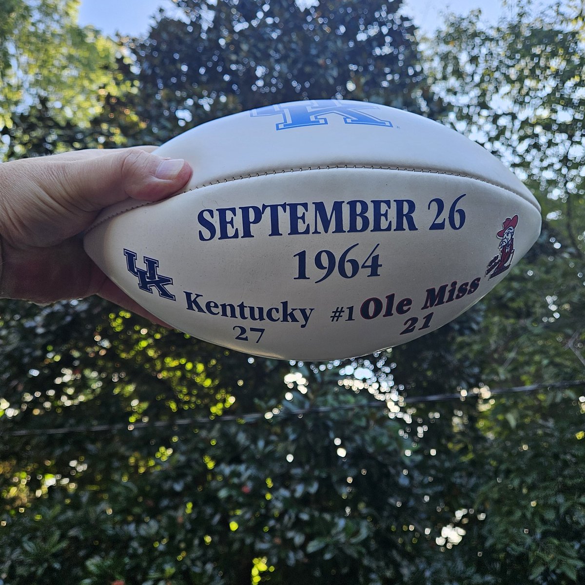 SamuelShaneBal4's tweet photo. 60 years ago today Big Sam and the Kentucky Wildcats went down to Oxford Mississippi and beat the #1 rated Ole Miss Rebels!

Til' the Battle is Won!

Go Cats! https://t.co/UBd8q9N1GN