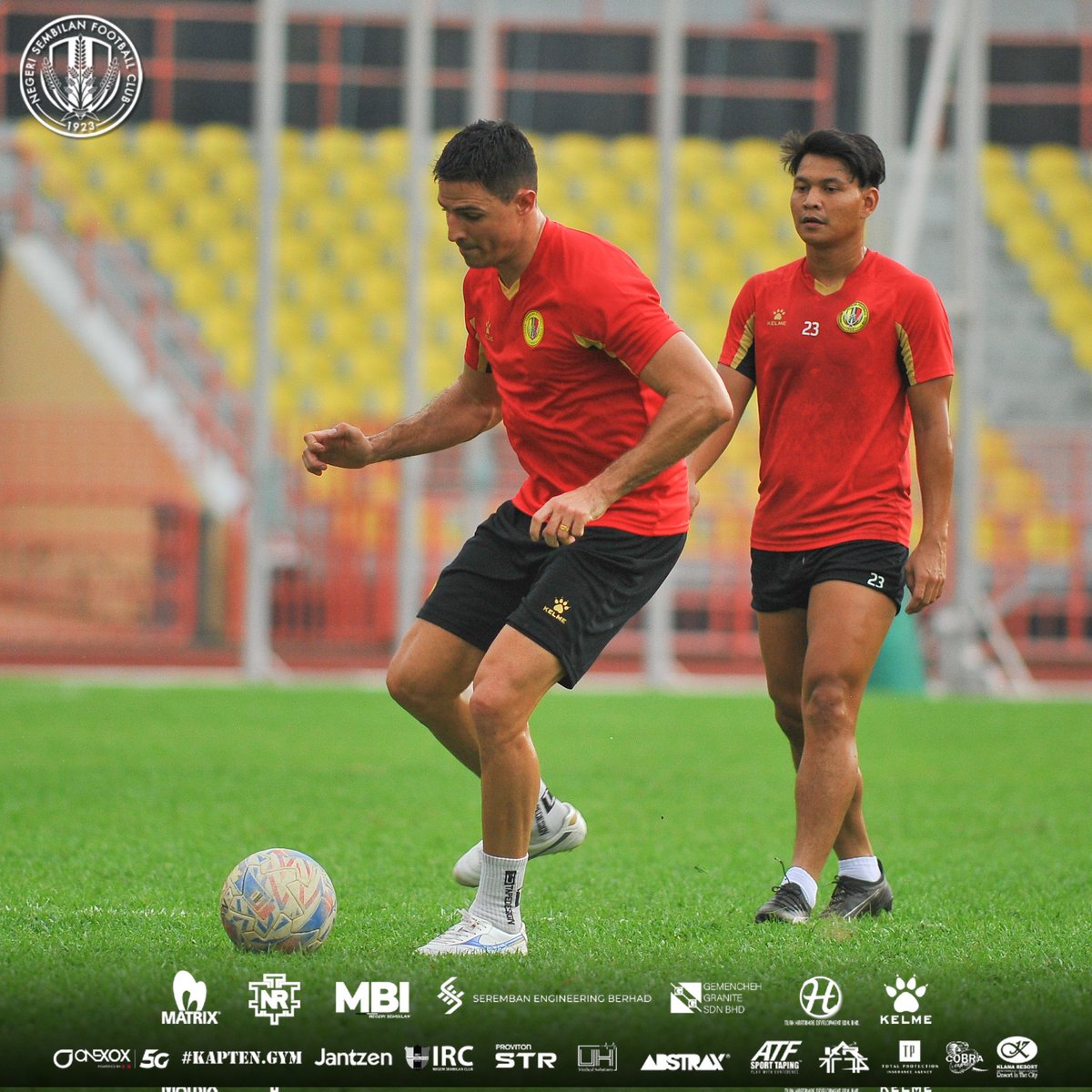 nsfc1923's tweet photo. From Brazil to Paroi, Ricardo Pires at his new home! 🟡⚫️🔴

#NSFC
#HobinJangHobin https://t.co/8cYPkBNi6L