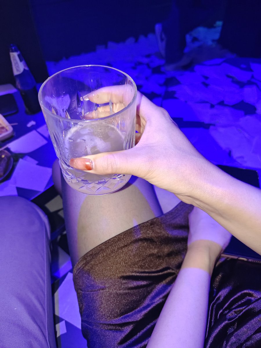 黑丝细腰巨臀_留梦 tweet media