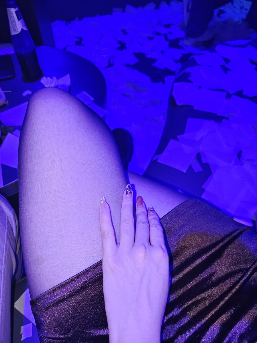 黑丝细腰巨臀_留梦 tweet media