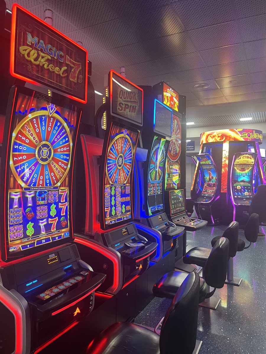 Quick layover before Parents Weekend…#vivalasvegas #labound #Travel #momlife