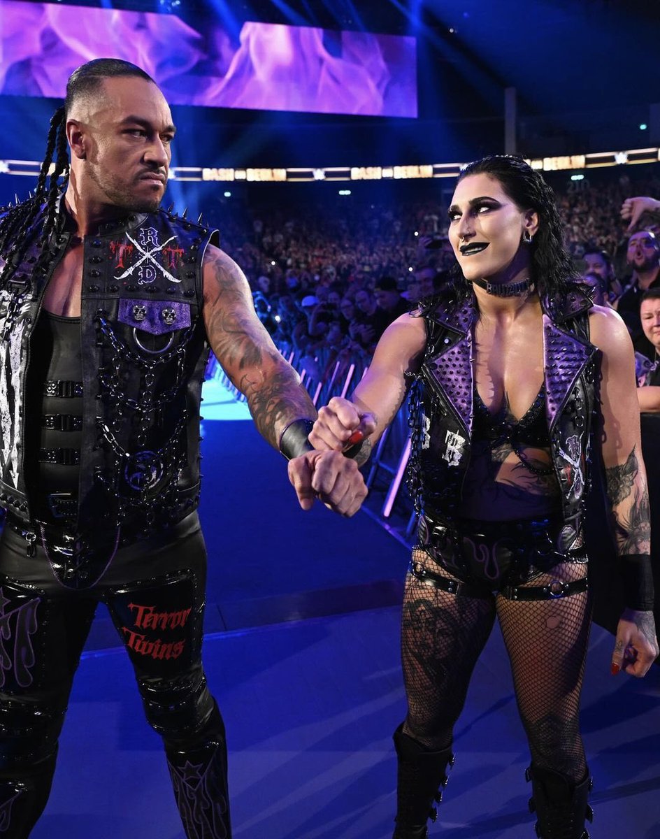 RheaRipley_WWE's tweet photo. Happy birthday to my Terror Twin! Thank you for always being there 🖤 Te Amo, Pendejo 🖤 https://t.co/UK3s93bfLh
