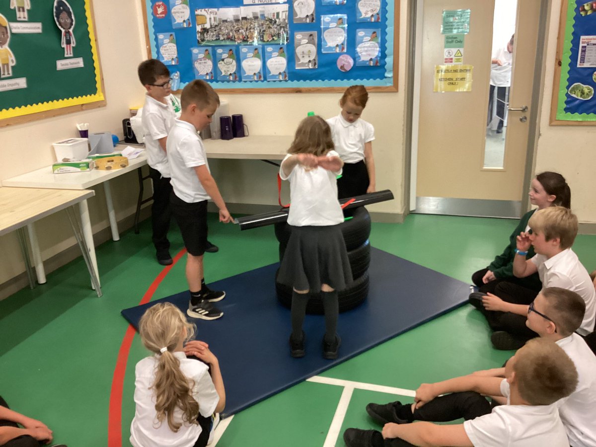 NewDelPrimary's tweet photo. Year 4 have been designing a communication system for space. We had to use TEAMWORK and COMMUNICATION.
@CommandoDan1 @CommandoJoes https://t.co/ustmPgcGaH