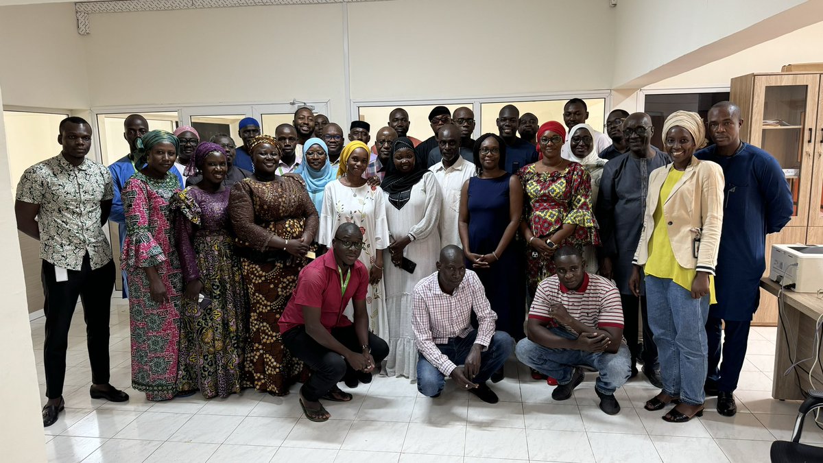 On the occasion of the Mali service center's recent move 2 Koulouba,Mrs. Bathily Fatoumata received a certificate of recognition &amp; words of gratitude for her involvement &amp; dedication 2 achieving common goals in the world of health research.We appreciate your continued assistance.