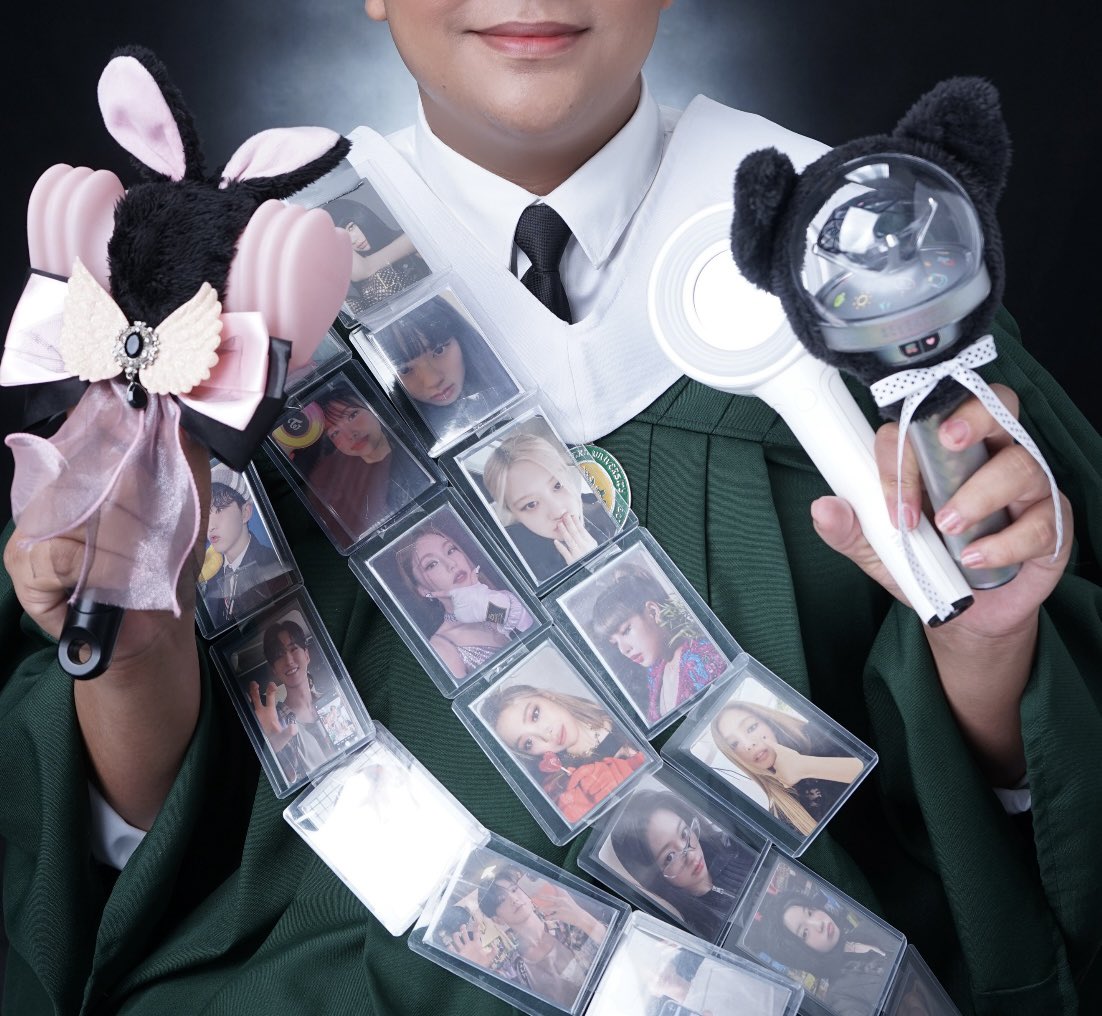jhndvd17's tweet photo. Gradwaiting—Thank you to all the kpop idols for being part of the soundtrack to my journey! 🥹🩷
#KpopisLife #blinks #once #carats #monstiez #moomoo #midzy #blackjack #sone #luvity #neverland https://t.co/mA1nQRHRdx