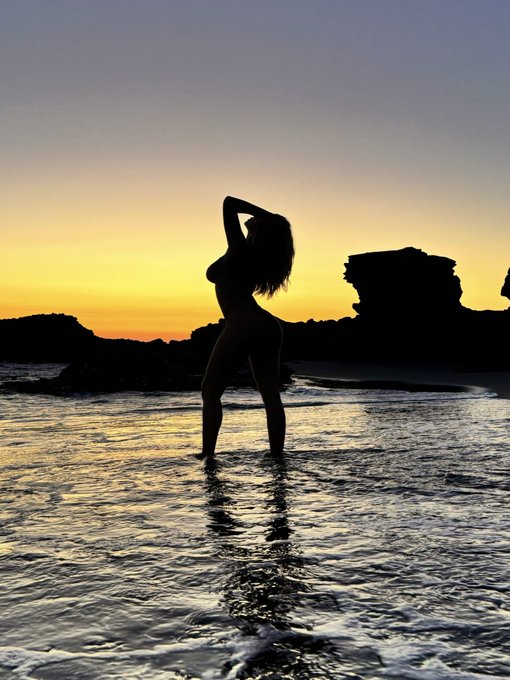 Silhouette in the Sunset ?
What do you like more.. 
a sunset or a sunrise? ? https://t.co/euay2HWgSu