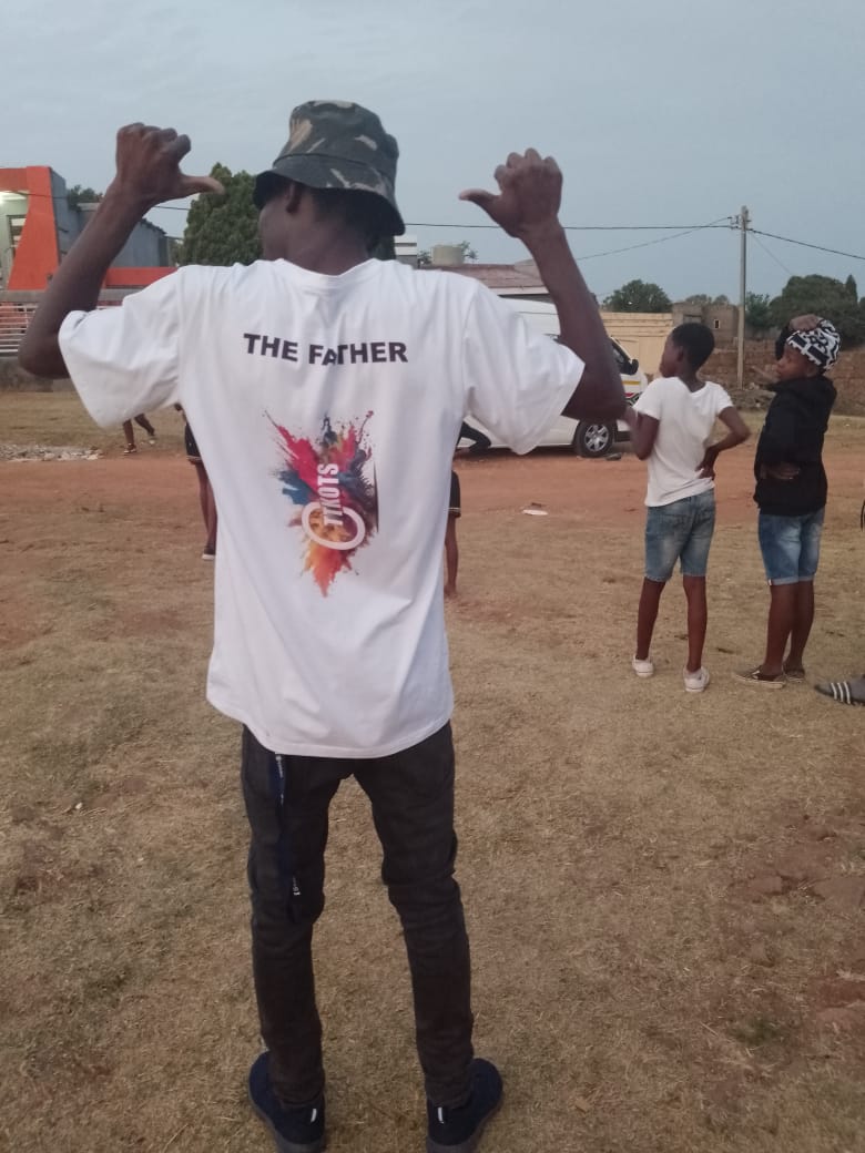 mahlangucyanda's tweet photo. Out Heritage day. Went like this. 

We are now back at work. Business consultant, for more info 

https://t.co/9dA4kinb36 https://t.co/DEuyUbpQNg