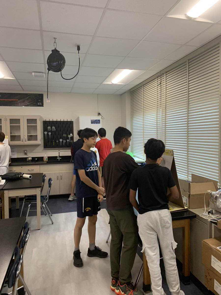 Tlucherjericho's tweet image. Ss using #verticalspaces to connect images to evidences for Earth’s shape. #inquire @jmsTeam8A @JerichoMS @klibertini2 @saraballute @_ChadGleason