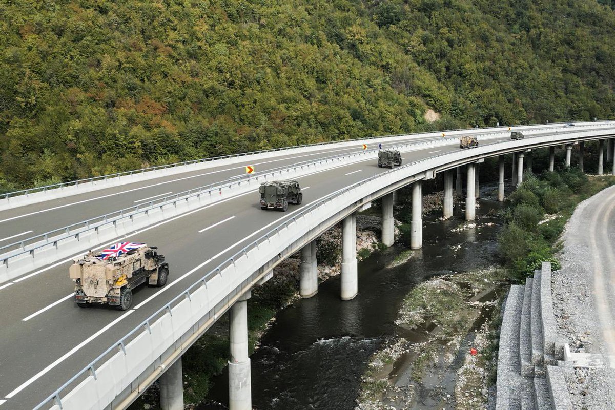 Soldiers of the <a href="/RYORKS_REGT/">The Royal Yorkshire Regiment</a> and <a href="/FA_Shqiptare/">Forcat e Armatosura🇦🇱</a> through #Corridor8 

This is the first time a convoy of two #NATO countries 🇬🇧🇦🇱 have transited a section of this strategically vital route between Adriatic and Black Seas together. 
 
Corridor 8 allows NATO to deploy forces rapidly,