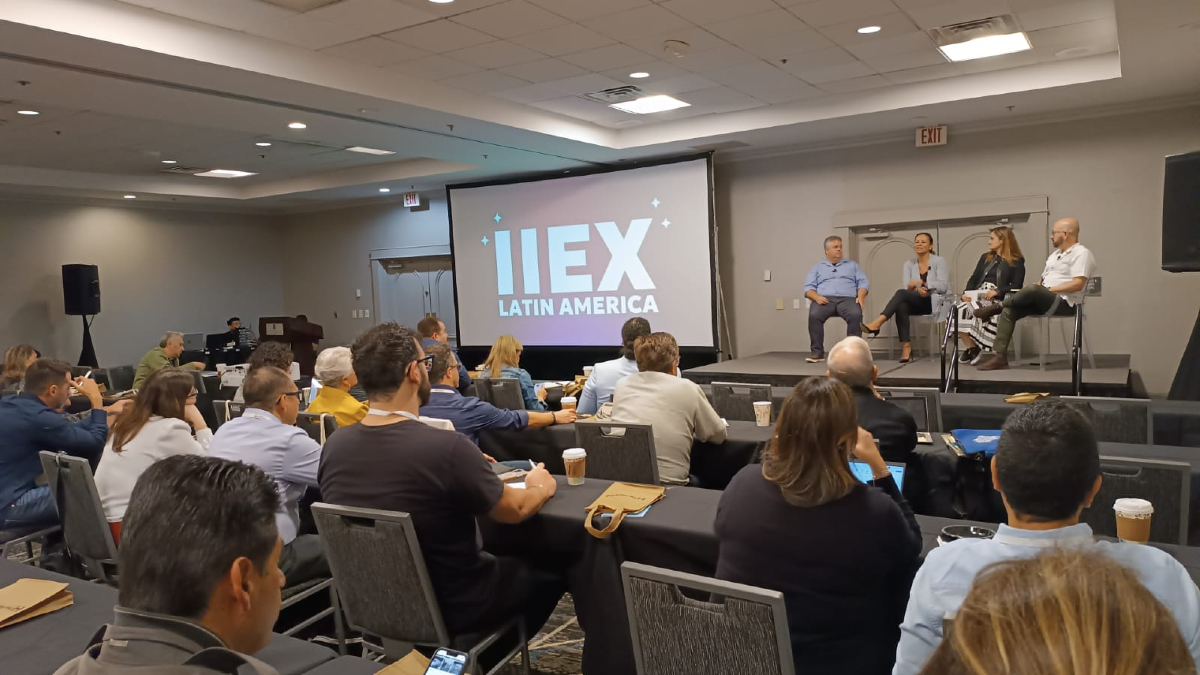 Altazor_Intell's tweet photo. 📸 En vivo desde #IIEXLATAM 2024 con Lina Roncancio Directora de Estrategia de Medición de Ventas de Anuncios de @netflix exploramos el impacto de las plataformas de streaming. ¡Una conversación clave! @ClaudioFloresT, @Yolanda_Barrita y @mini_caracol, #AltazorIntelligence 🚀🎬 https://t.co/XzGeqFwHMD