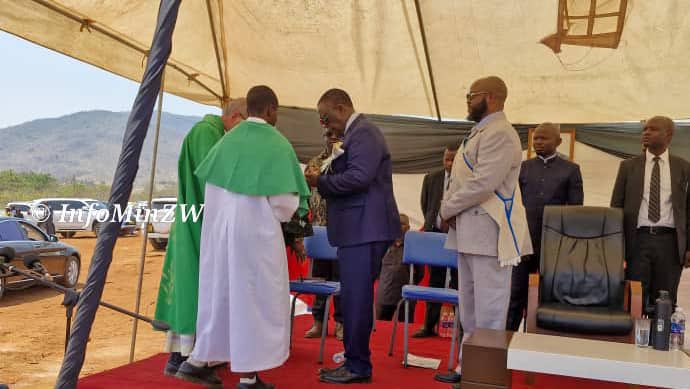 nickmangwana's tweet image. NYANGA 
Today, Vice President Dr C.D.G.N Chiwenga commissioned Regina Coeli Primary School in Nyanga North Constituency.

Vice President Chiwenga said the primary school was a result of Government&apos;s commitment to leave no one and no place behind. He said it is pleasing to note…