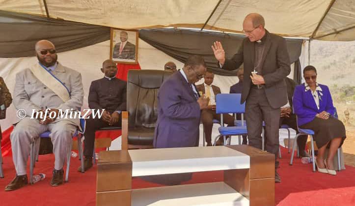 nickmangwana's tweet image. NYANGA 
Today, Vice President Dr C.D.G.N Chiwenga commissioned Regina Coeli Primary School in Nyanga North Constituency.

Vice President Chiwenga said the primary school was a result of Government&apos;s commitment to leave no one and no place behind. He said it is pleasing to note…