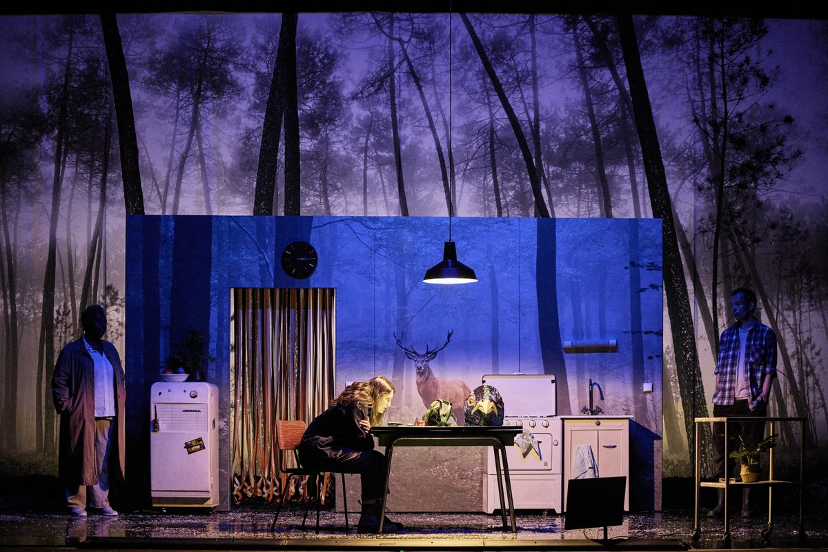 LE TEMPS DES FINS arrive bientôt à Théâtre Ouvert... 👀
Découvrez la dernière création de Guillaume Cayet, du 7 au 19 octobre
🌳 Une forêt au coeur d'une lutte environnementale et politique 👉🏻 theatre-ouvert.com/spectacle/le-t…

#ecologie #zad #environnement #nature #rebellion #ruralité