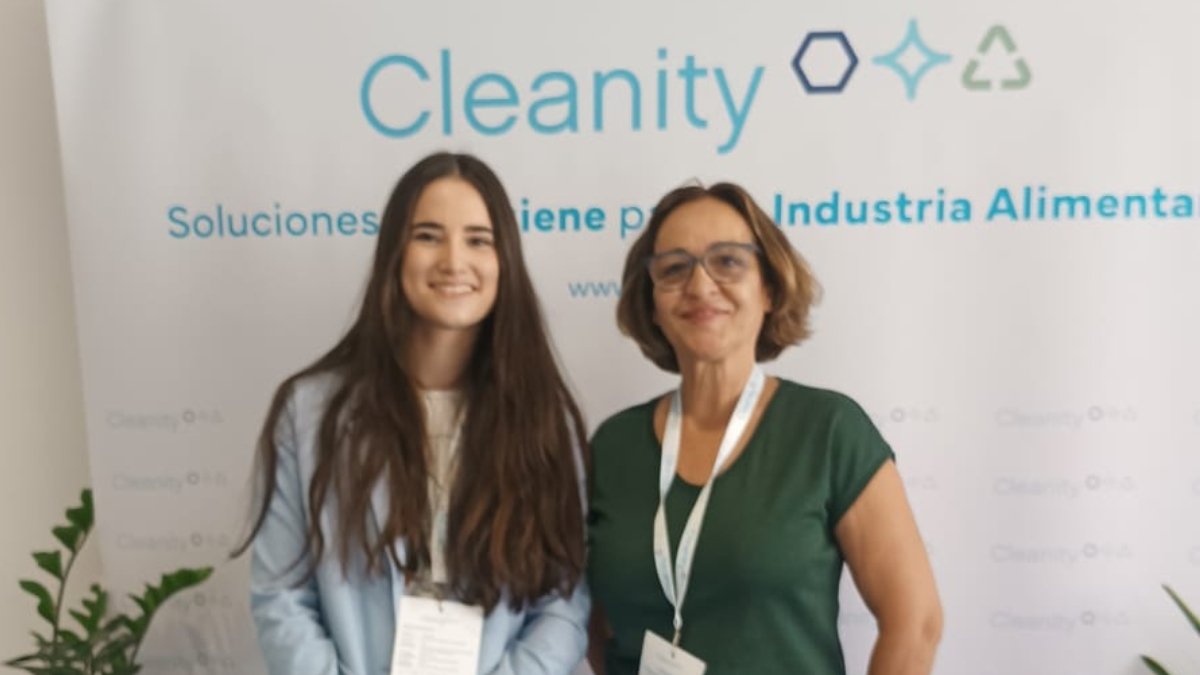 Food4LifeSPAIN's tweet photo. 📢 Lydia López, técnico I+D+i @esFIAB, ha asistido a la jornada "Innovación y Tecnología al Servicio de la Industria Alimentación Bebidas", organizada por @Cleanity_es, en la sede de @ainiatecnologia 

Agradecemos a #Cleanity la organización de este tipo de eventos enriquecedores https://t.co/Mv7n5IDteq