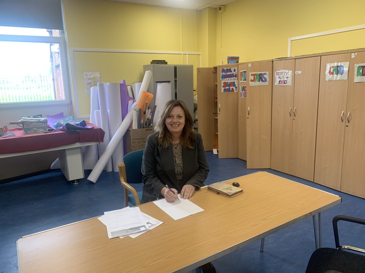 Alison_S_Taylor's tweet photo. Thanks to those who came along to my advice surgery today. It’s important to listen but also great to feel part of this #community in #Penilee #Glasgow   

Lovely to speak to so many others here in the community centre including the staff &amp; guests ⁦@CapabilityScot⁩ https://t.co/71rxTijb0j