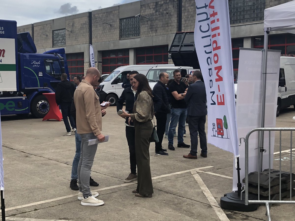 Elektrisch rijden ontdekken door zelf proefritten te maken. Dat kan bij de E-Mobility Expo. Kom je nu nog even langs? Samen het glas heffen, inspiratie opdoen, netwerken? Je bent Welkom. Ankerkade 275, Maastricht!