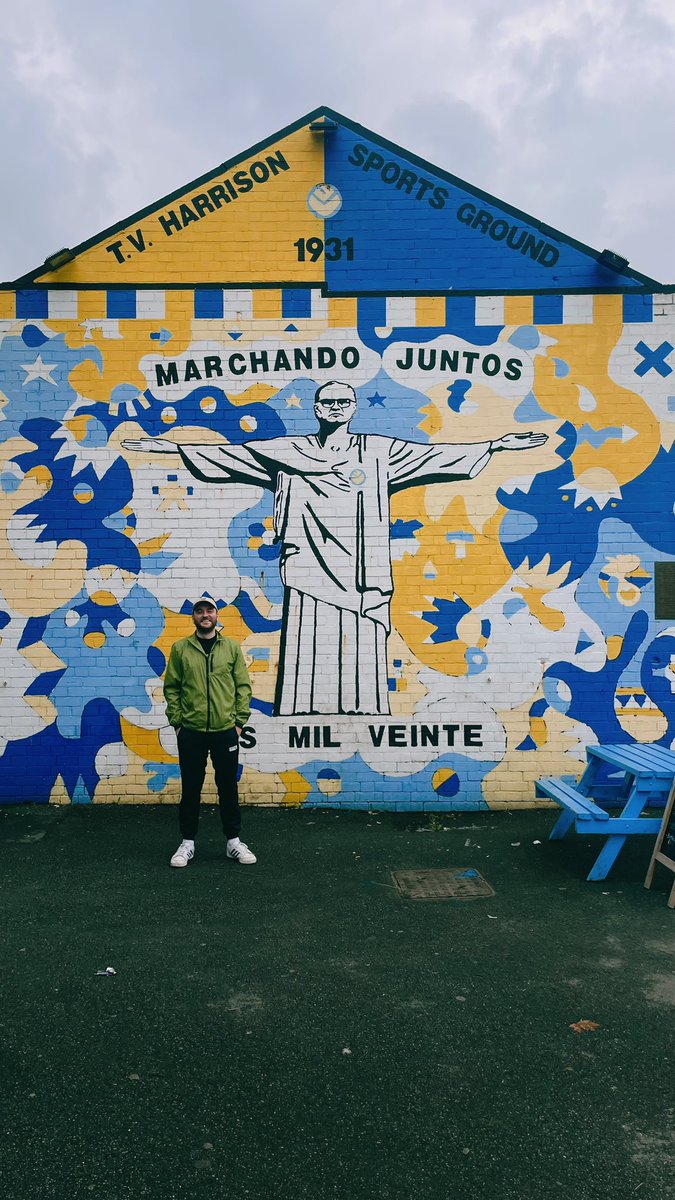 Natxo TornΓ© (@groundhopperbcn) on Twitter photo Un Kaiser Chiefs me ha hecho un tour por los murales de Bielsa en Leeds. Big love <a href="/curlywand/">Simon Kaiser π€ππ</a> π€ Un Kaiser Chiefs me ha hecho un tour por los murales de Bielsa en Leeds. Big love <a href="/curlywand/">Simon Kaiser π€ππ</a> π€