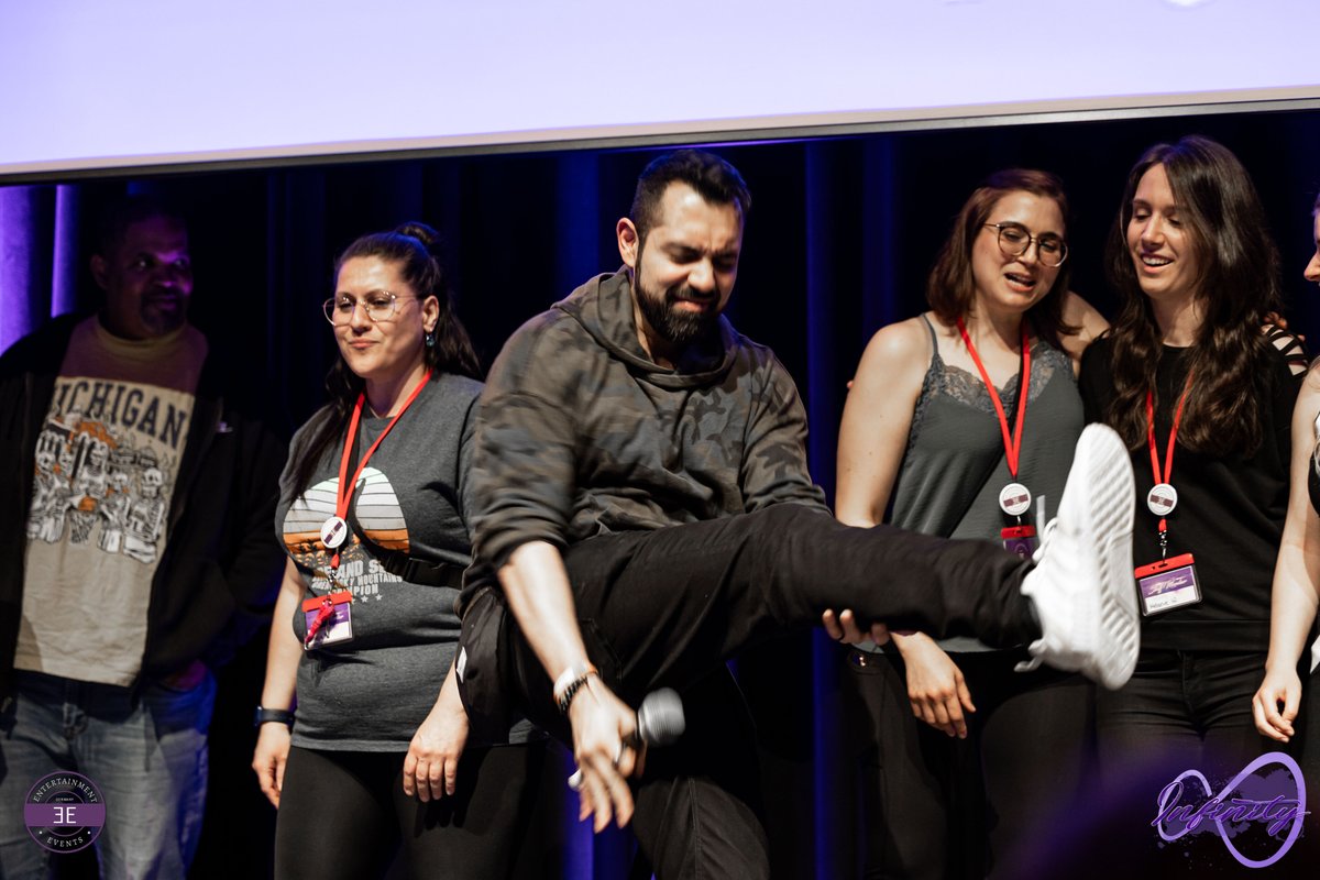 Ent_Event's tweet photo. Karaoke at Infinity Con, May 2024.

All Karaoke photos in the gallery on: https://t.co/bD77ifh51H

#infinitycon #infinityconvention #tb #throwback #bestoftheday #smile #karaoke #happy #fun #bestoftheday #sethgilliam @Sachin_Sahel @MrRickyWhittle @jordanelsass1 @markrosspelle https://t.co/VFqydkrg8O