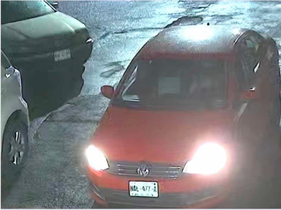 ⚠️Cuidado⚠️
Nos comentan lo siguiente, sucedió la noche de este jueves
Hola, este carro esta coludido con dos chavos que andan asaltando en la glorieta y en la calle que esta a un lado de las canchas de la glorieta, las placas del carro NAL-477-A 
Quisieron asaltar el carro gris