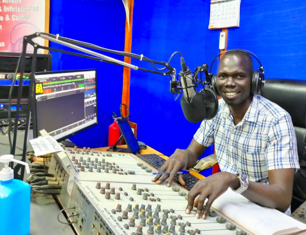 RadioPacisGulu's tweet photo. CAPTIVATION ZONE | 5-9PM
Unwind & Inspire! Join #Riccardo now for Soothing music, uplifting conversations & sports updates you wind down the day.
#CaptivationZone
#RadioPacisAt20
#PeaceOfChristForAll https://t.co/Mt4N2whonz