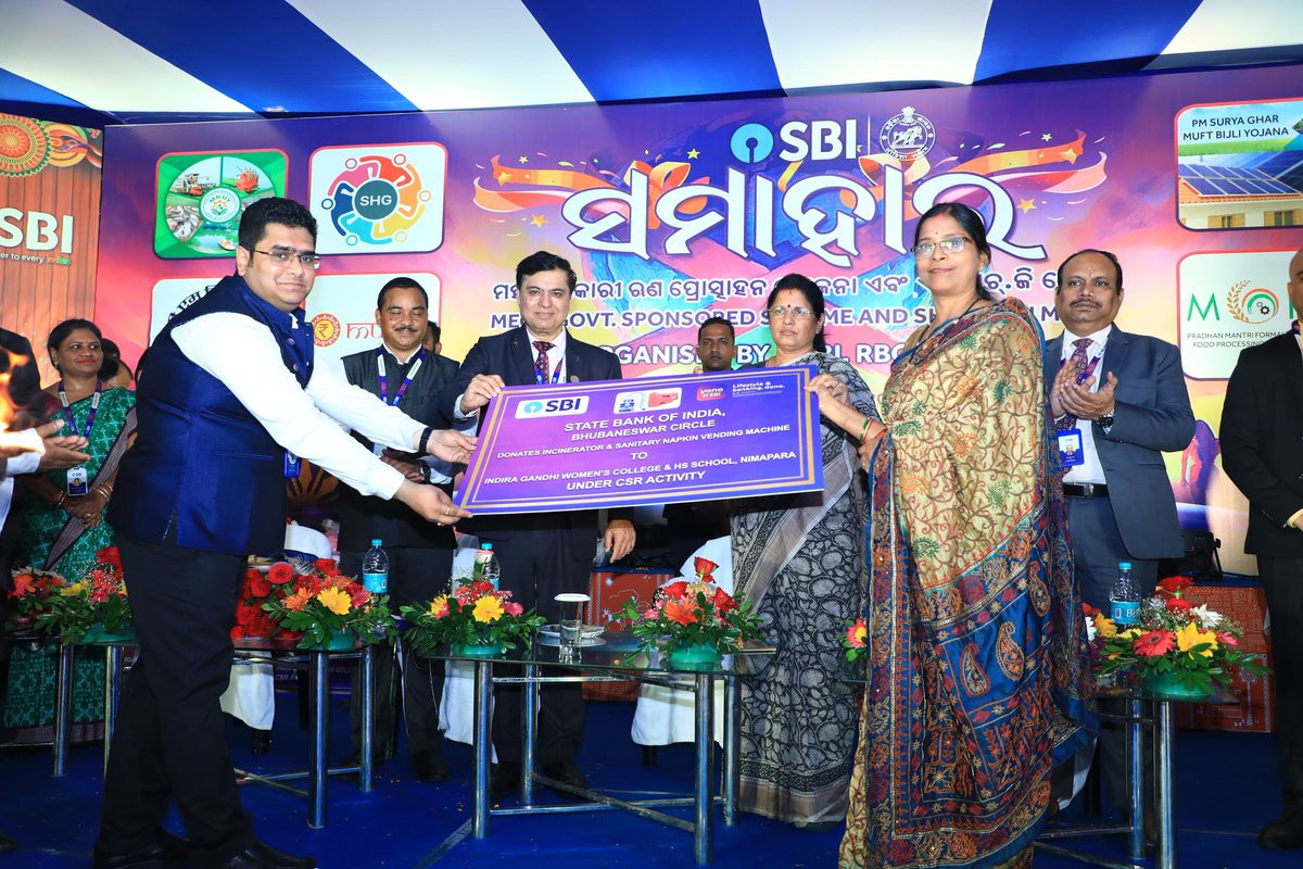 PravatiPOdisha's tweet photo. ନିମାପଡା ଠାରେ SBI ଦ୍ୱାରା ଆୟୋଜିତ "ସମାହାର" କାର୍ଯ୍ୟକ୍ରମରେ ଯୋଗ ଦେବା ସହ ଏସଏଚଜି ମାନଙ୍କ ଦ୍ୱାରା ହୋଇଥିବା ବିଭିନ୍ନ ଷ୍ଟଲ ବୁଲି ଦେଖିଲି।ଏହି ଅବସରରେ ସ୍ୱୟଂ ସହାୟକ ଗୋଷ୍ଠୀମାନଙ୍କୁ ଭାରତ ସରକାର ଓ ରାଜ୍ୟ ସରକାରଙ୍କର ବିଭିନ୍ନ ଲୋକାଭିମୁଖୀ ଯୋଜନା ଅନ୍ତର୍ଗତ ଋଣ ପାଇଁ ହୋଇଥିବା ଅନୁମୋଦନ ପତ୍ର ପ୍ରଦାନ କରାଗଲା
#dcmodisha #SBI https://t.co/hveTXQpwNp